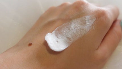 ホルモンクリーム微香性/クラブ/フェイスクリームを使ったクチコミ(4枚目)