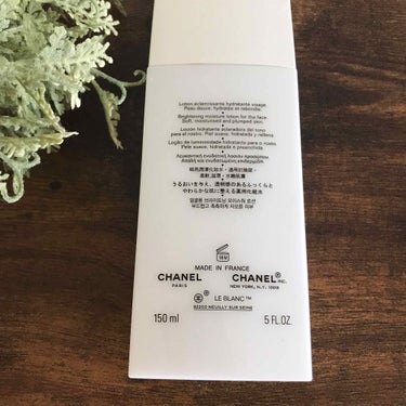 CHANEL ル ブラン ローションのクチコミ「CHANEL LE BLAN

■医薬部外品の薬用化粧水
■とろみがあるけど、肌につけるとスー.....」（2枚目）