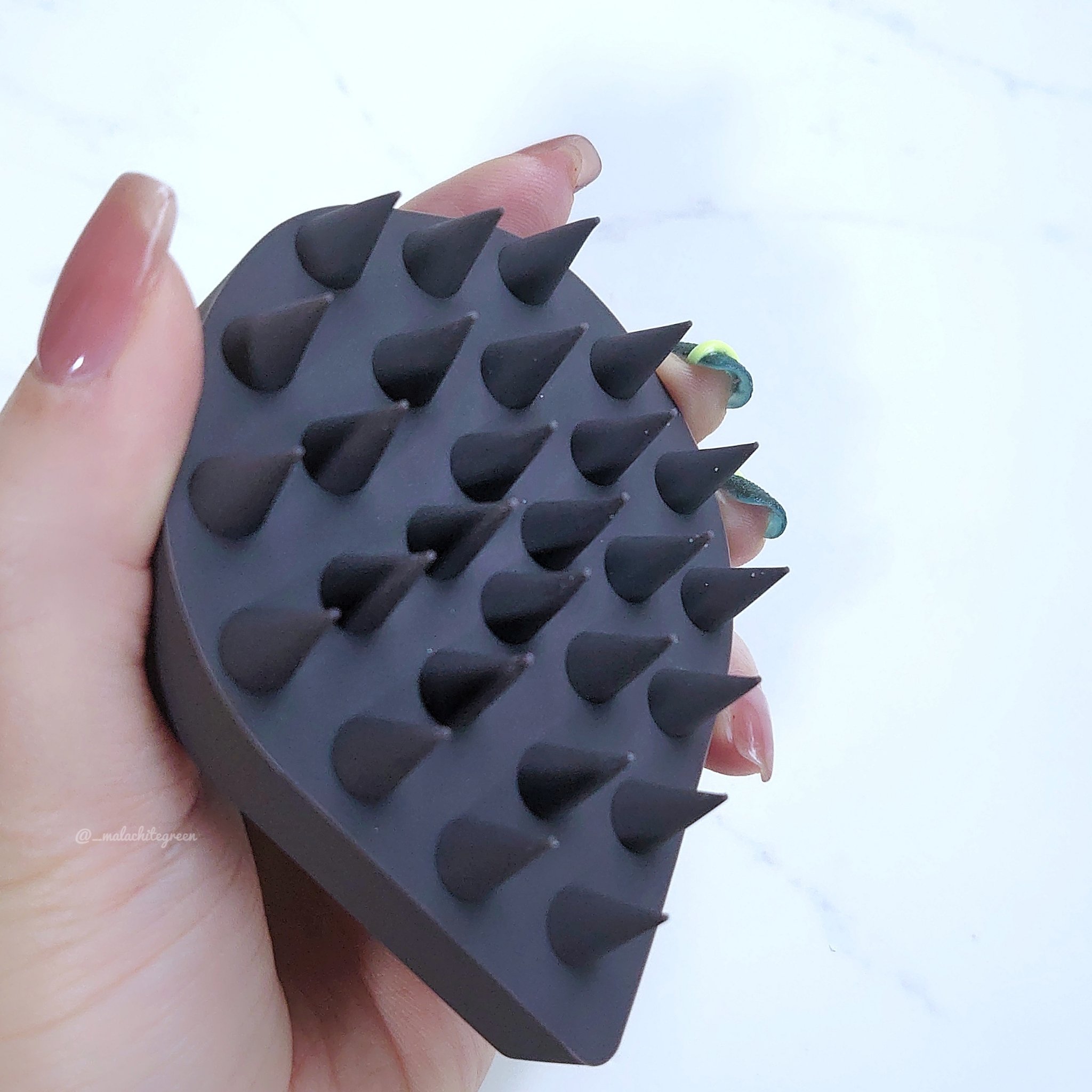 リラクシングマッサージブラシ ハード/エトヴォス/スカルプブラシを使ったクチコミ（2枚目）