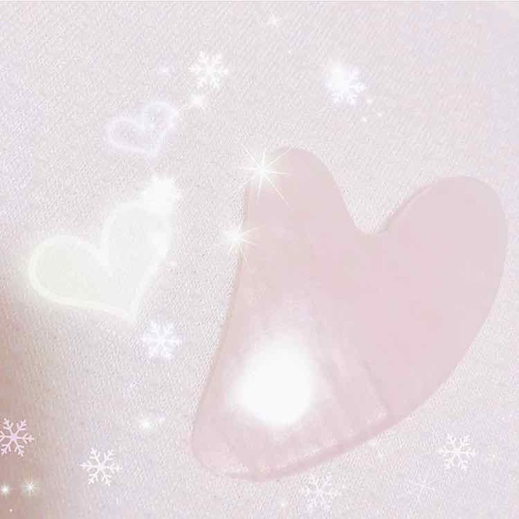 Ayaka on LIPS 「ローズクォーツかっさ.顔のむくみをとるのにはかっさがおススメ💓..」(1枚目)