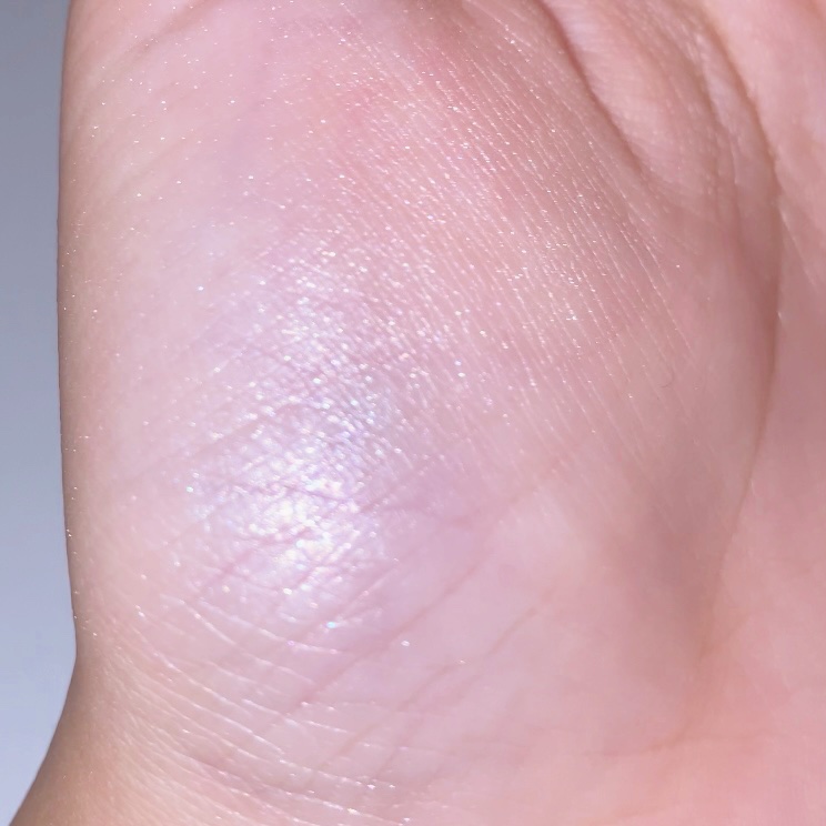 ル・レオスールデクラ  107 Magical Lights（ホリデーコレクション2024）/クレ・ド・ポー ボーテ/パウダーハイライトを使ったクチコミ（2枚目）