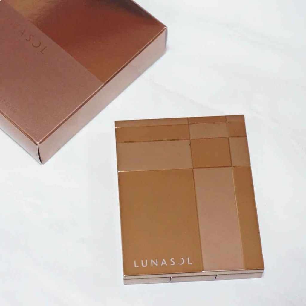 シアーコントラストアイズ/LUNASOL/アイシャドウパレットを使ったクチコミ(2枚目)