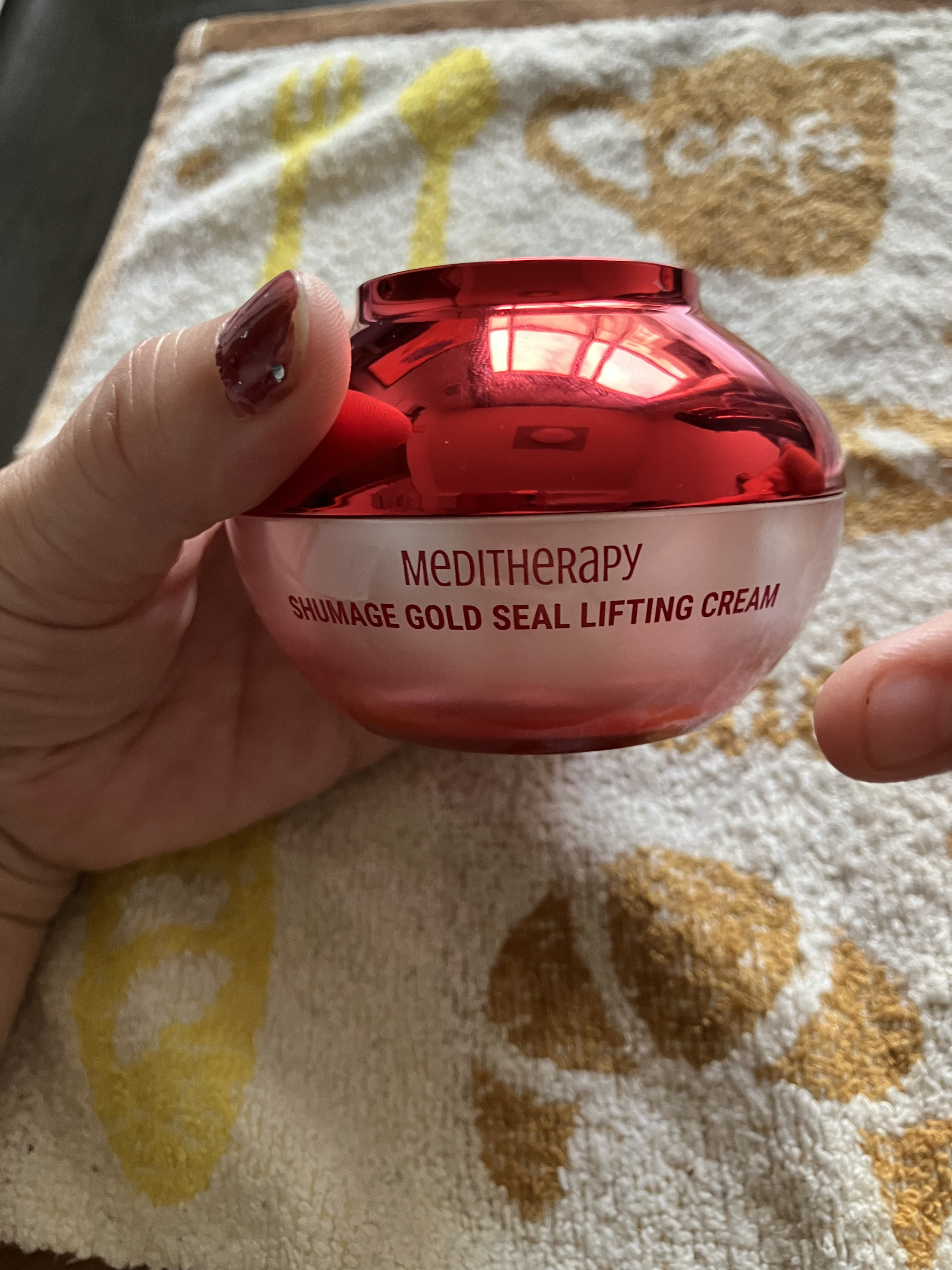 シューマジゴールド糸リフティングクリーム+EMS美顔器/MEDITHERAPY/フェイスクリームを使ったクチコミ（2枚目）