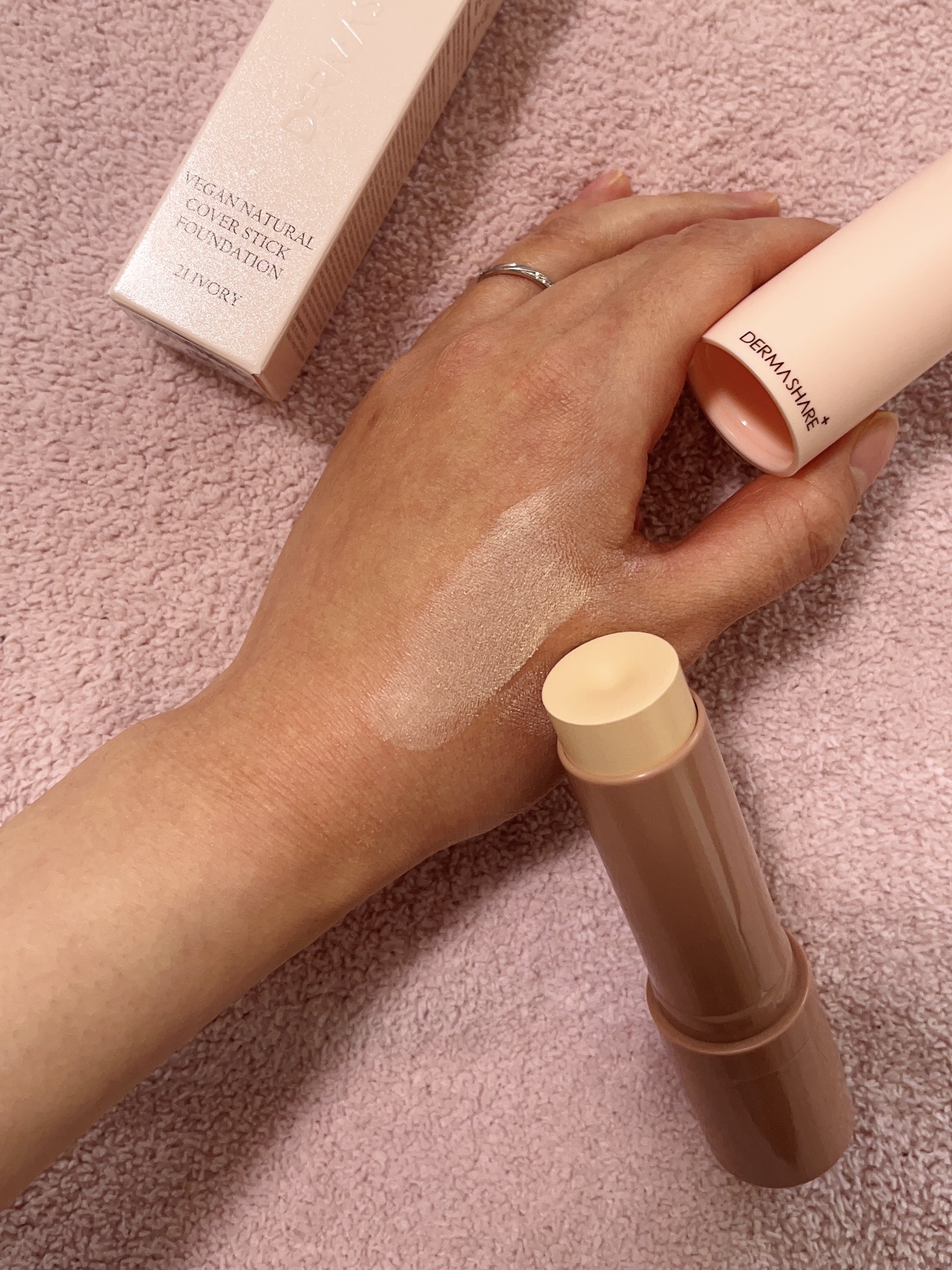 ヴィーガンナチュラルカバースティックファンデーション/DERMASHARE/その他ファンデーションを使ったクチコミ（3枚目）