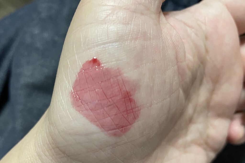 ワンデイ アートメイク ルージュ 07 Strawberry Night/FASIO/口紅を使ったクチコミ（2枚目）