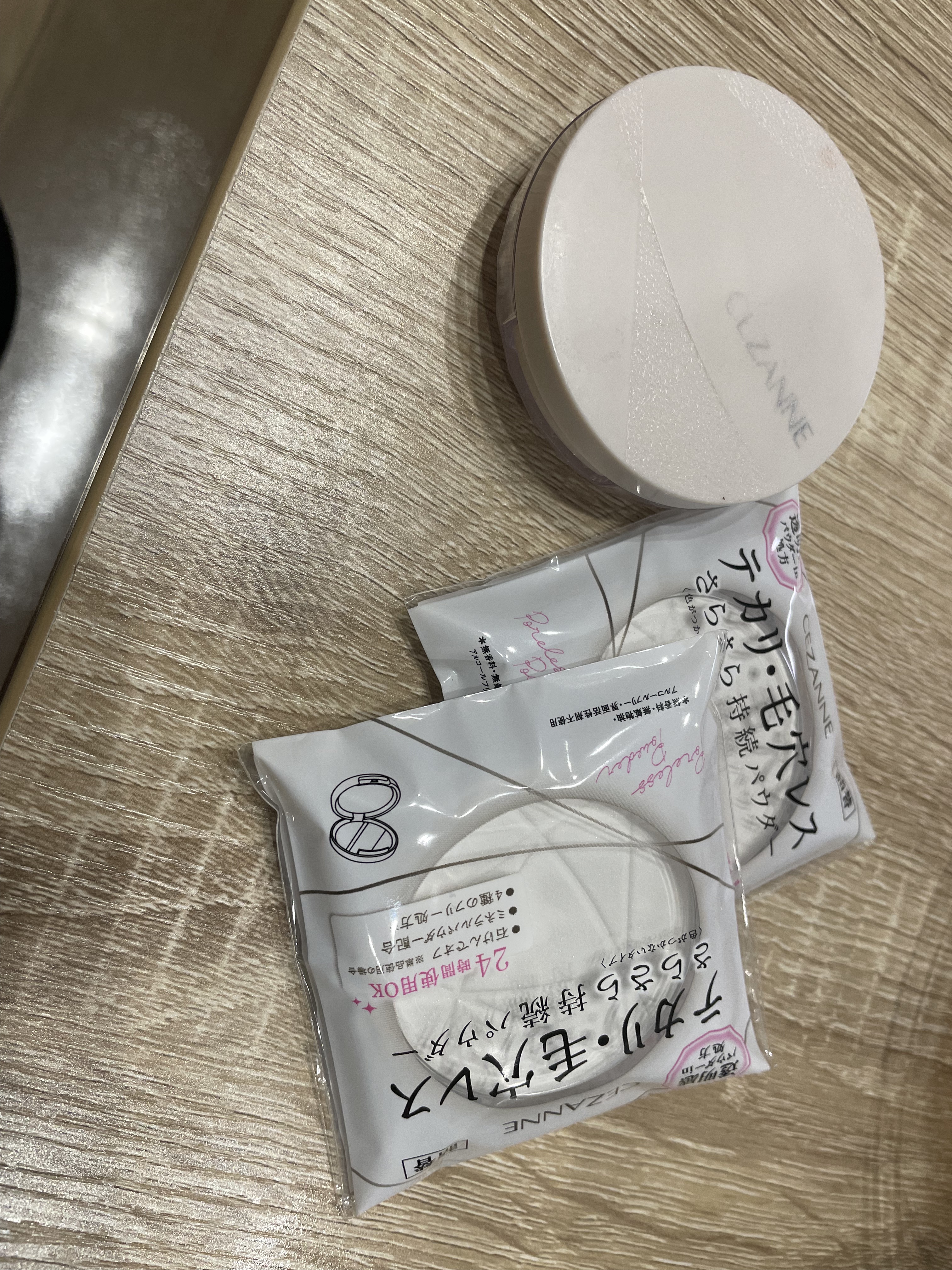 毛穴レスパウダー 毛穴レスパウダー〈詰替〉/CEZANNE/プレストパウダーを使ったクチコミ（1枚目）