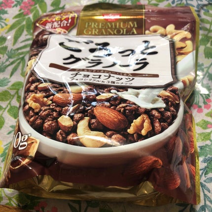 日清シスコ ごろグラのクチコミ「ごろっとグラノーラのチョコナッツスーパーで買ってみた✨
朝忙しい時や15時のおやつの時間に食べ.....」(1枚目)