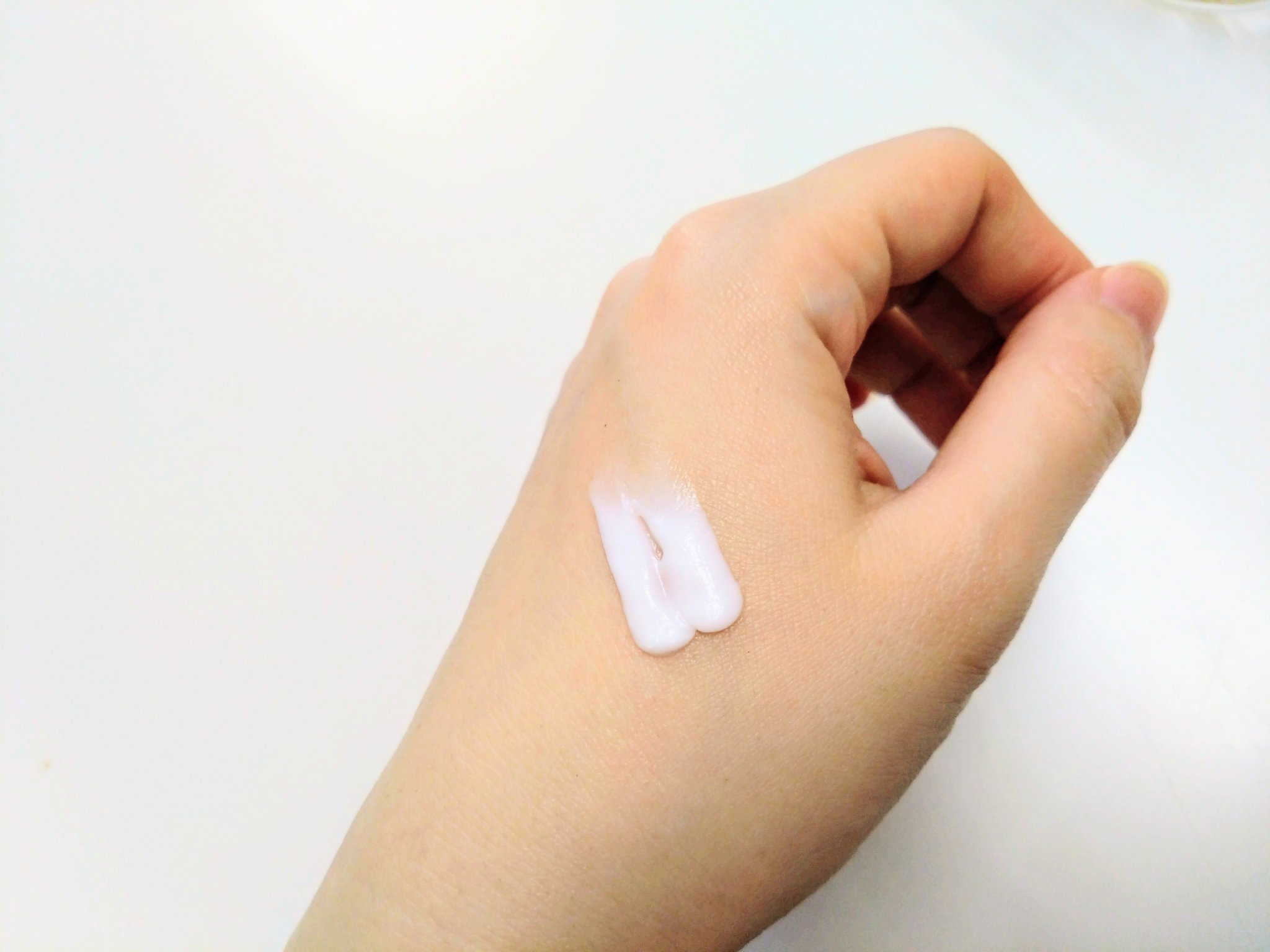 ビューティーチャージ ハニーミルクティーの香り/アトリックス/ハンドクリームを使ったクチコミ（2枚目）