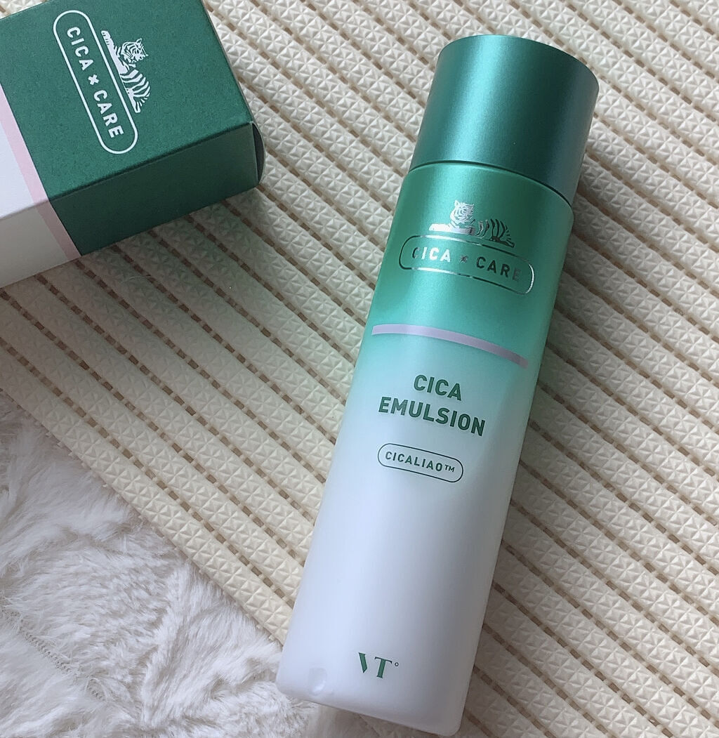 VTシカエマルジョン乳液❤️

見た目は硬めのテクスチャーかな？って思っていたけど伸ばしてみると水分クリームみたいにスーッと馴染んでくれる♪

重すぎず軽すぎずちょうどいい♪

私はニキビができた時にはこの乳液を必ず使います！ニキビや肌荒れ