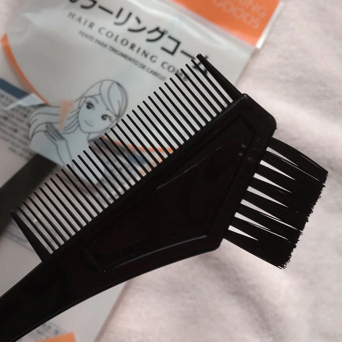 エミ✿投稿ある方フォロバ100 on LIPS 「DAISO購入品✨カラーリングコーム。白髪を染める時..」(2枚目)