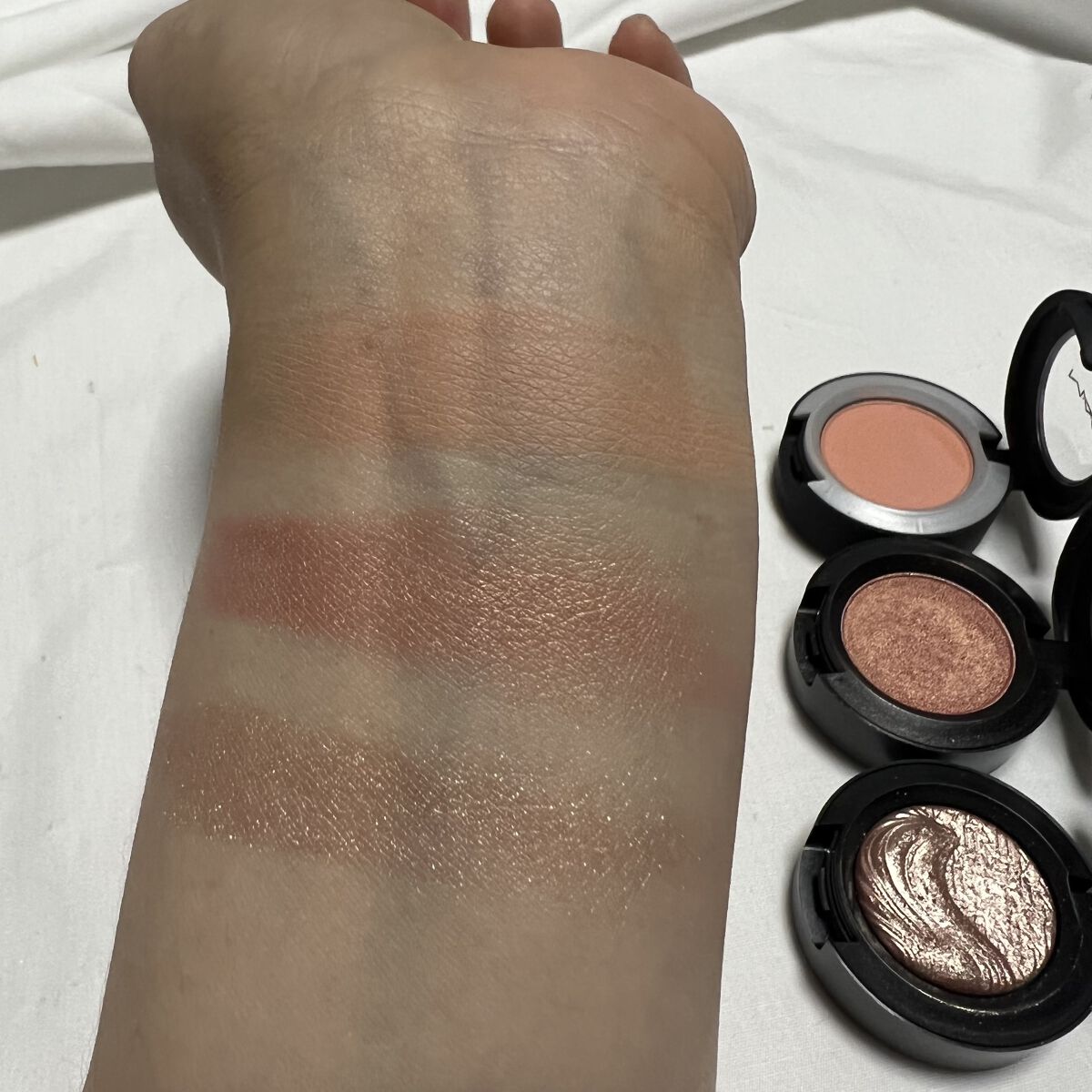 パウダー キス アイシャドウ/M・A・C/単色アイシャドウを使ったクチコミ（3枚目）