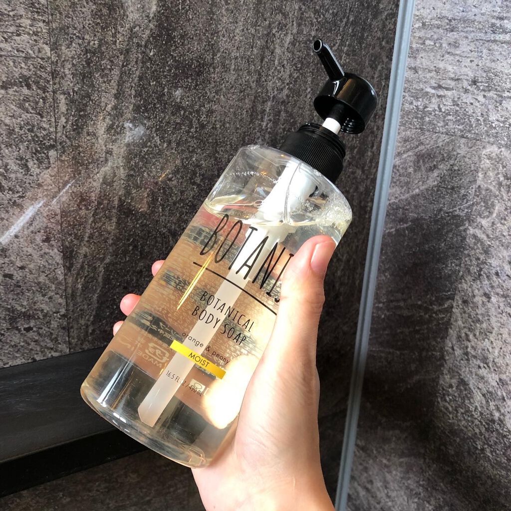 BOTANIST ボタニカルボディソープ モイスト（オレンジ＆ピオニー）のクチコミ「しっとりなめらか肌に！

ボタニカルボディーソープ モイストは、
植物由来成分・硫酸系成分フリ.....」（2枚目）