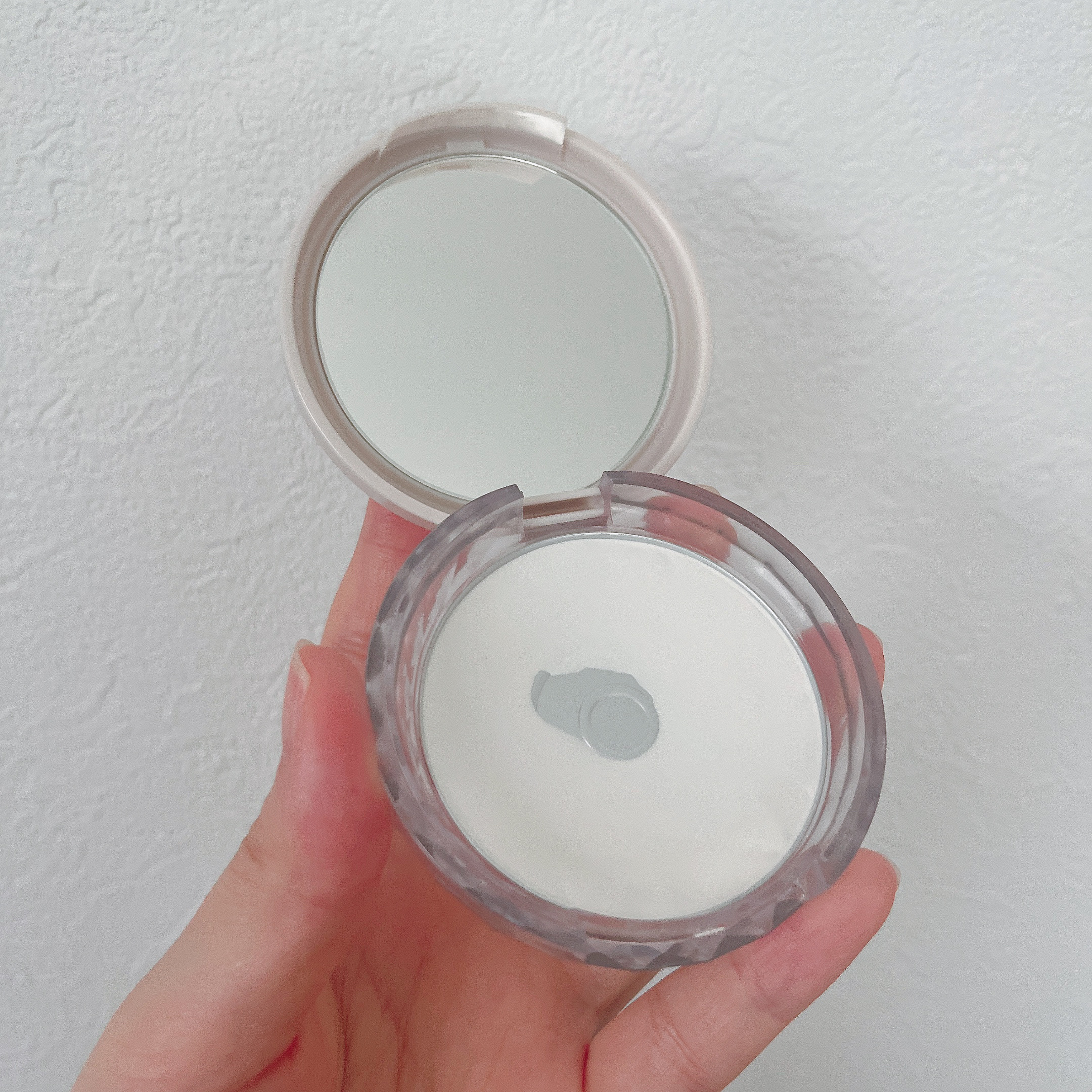 毛穴レスパウダー/CEZANNE/プレストパウダーを使ったクチコミ（2枚目）