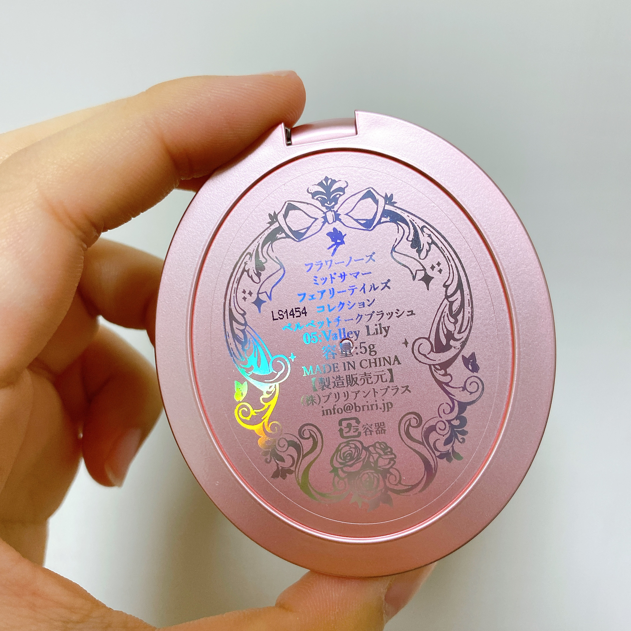 ミッドサマーフェアリーテイルズ コレクション ベルベットチークブラッシュ 05 Valley Lily/FlowerKnows/パウダーチークを使ったクチコミ（3枚目）