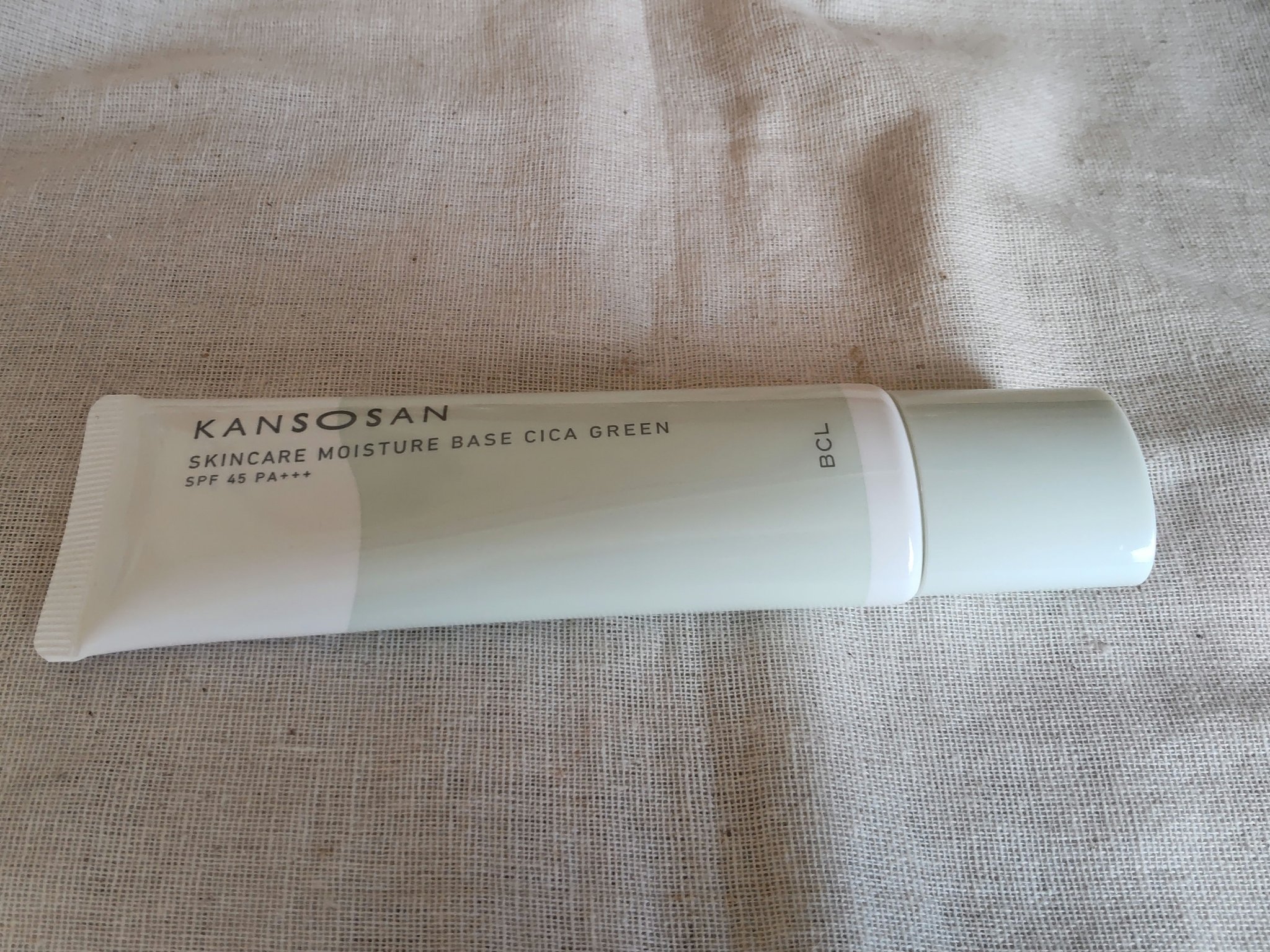 💚乾燥さん 保湿力スキンケア下地 シカグリーン💚

乾燥さん口コミ高くて買ってみたけど、
保湿力いいから、これからの時期に◎
職場暖房でめっちゃ乾燥してるけど、
これ塗ってたらそんなにお肌の乾燥気にならないです！！

出し口が細いのが、
