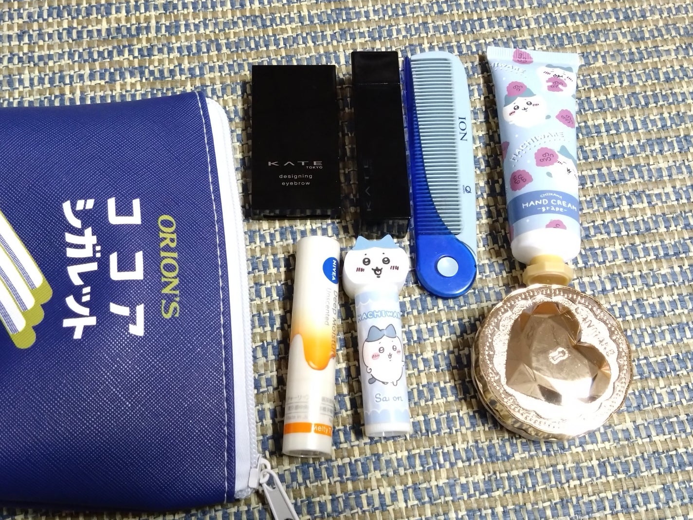 れん on LIPS 「今日のポーチの中身。✼••┈┈••✼••┈┈••✼••┈┈••..」(1枚目)