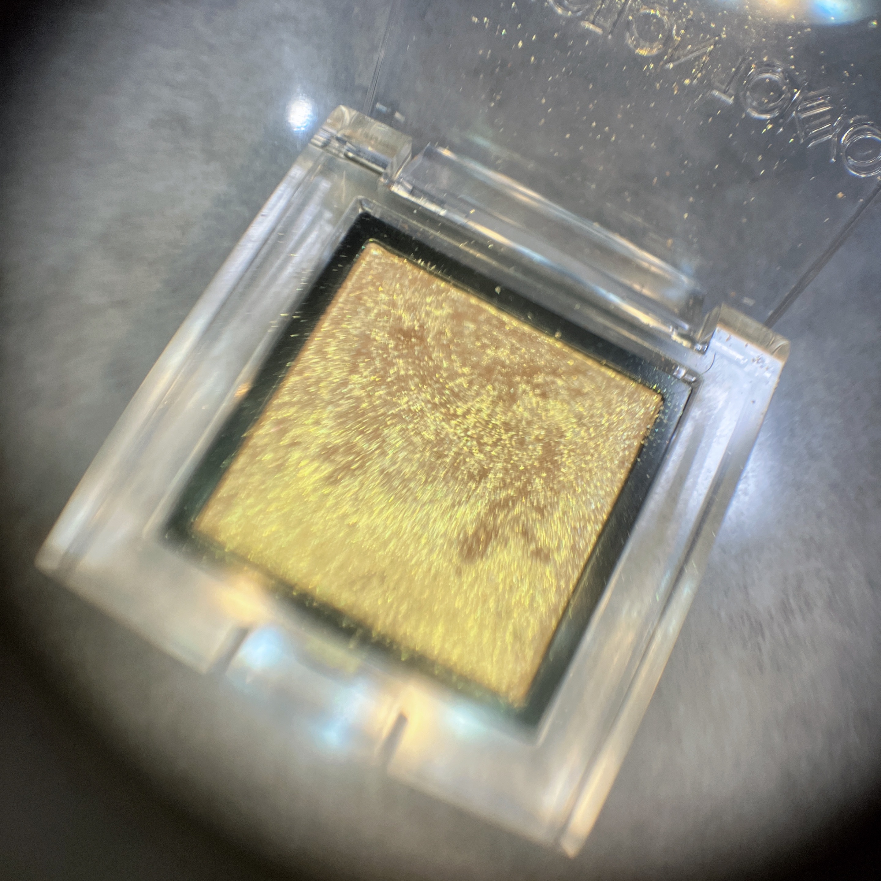 エレガンス ラズル スターアイカラー S02 Golden Knights/エレガンス ラズル /単色アイシャドウを使ったクチコミ（2枚目）