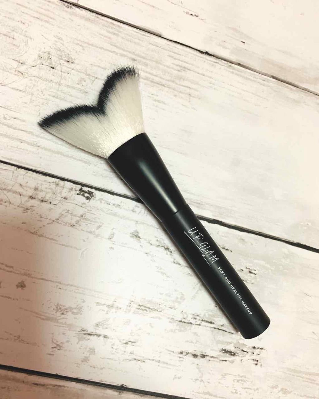 UR GLAM　V POWDER BRUSH（Vパウダーブラシ）/U R GLAM/メイクブラシを使ったクチコミ（2枚目）