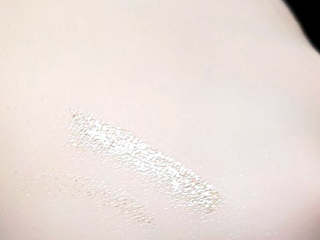 アイクラッシュ スパンコールピグメント/B. by BANILA/単色アイシャドウを使ったクチコミ(3枚目)