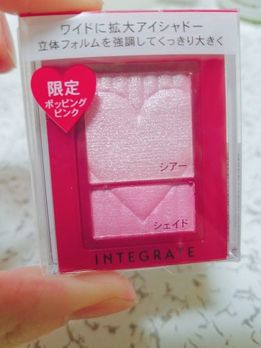 コスメレビュー❤

今回紹介するコスメは、インテグレートのワイドルックアイズ♡

こちらは限定色の色で、私が買った色はピンク系のPK222です！
青系の限定色のBL221もあってそちらと迷ったのですが、