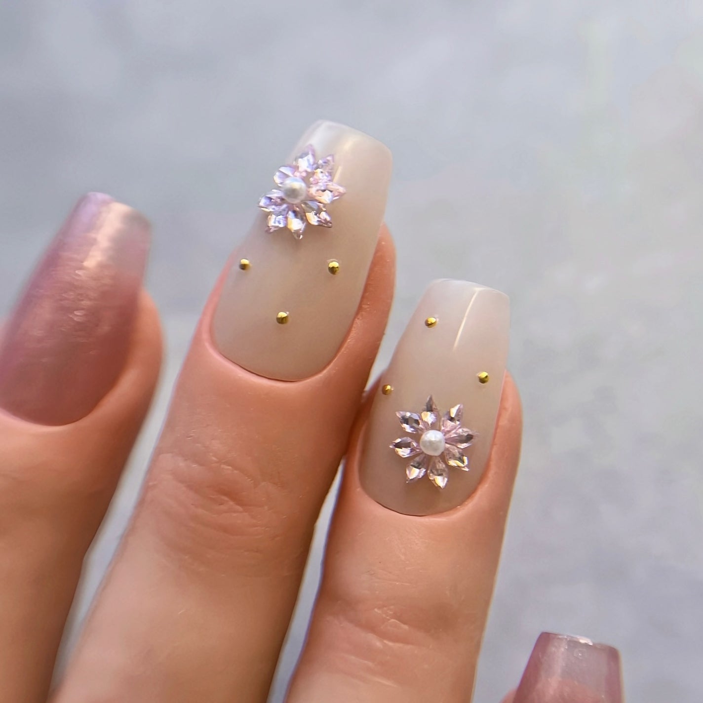 naomi on LIPS 「@ntob_nailランバスでお花🫶やっぱり輝きが素敵すぎ..」(2枚目)