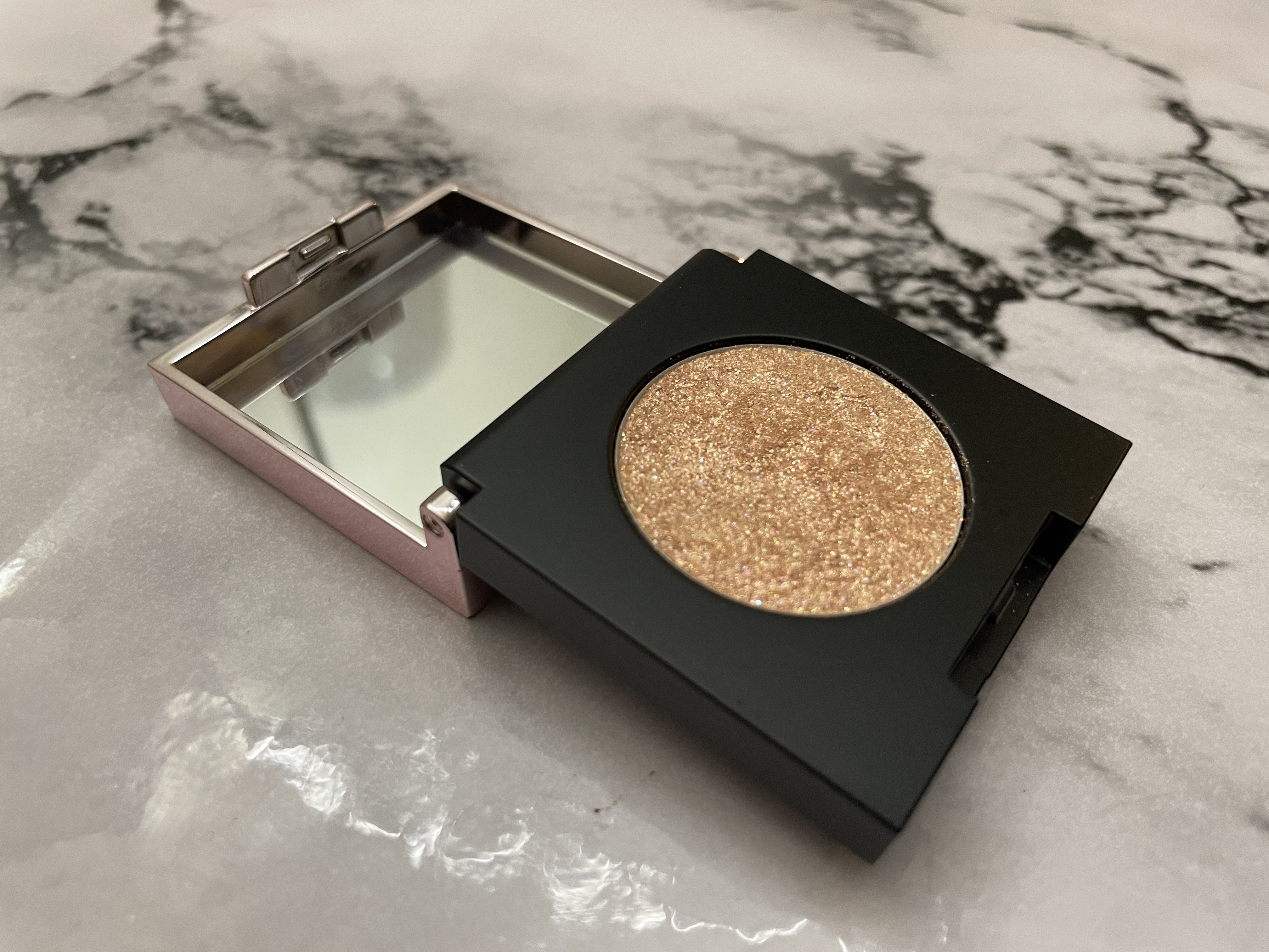 グリッターロックアイズ/ETUDE/単色アイシャドウを使ったクチコミ（1枚目）