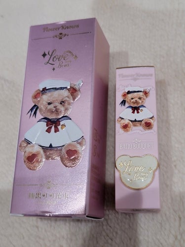 FlowerKnows(中国コスメ💝)
Love Bear マットリップスティックLove Bear マットリップスティック【ミルクティーベア】

完全パケ買いコスメです😌乙女心くすぐる
(もう乙女じゃ