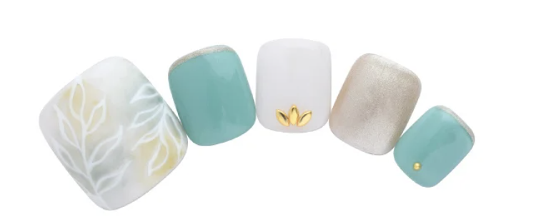 DASHING DIVA〈サマーネイル2023〉 手描きリーフのフットネイルで爪先からナチュラルリゾートに（フット）