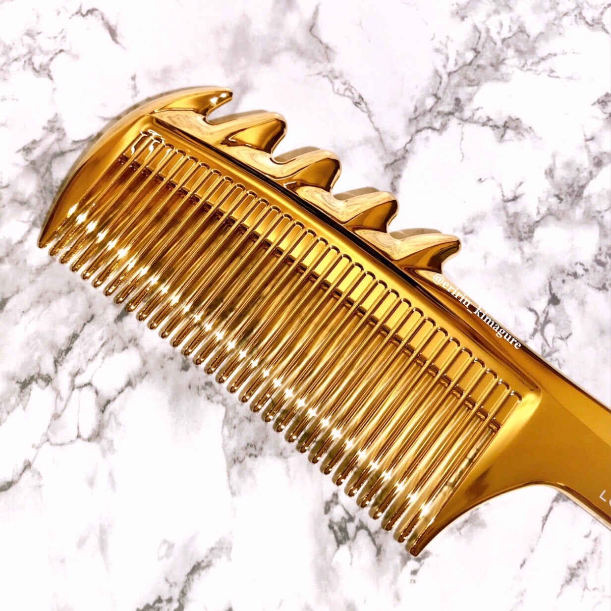 K24GP スカルプカッサ ゴールド/LOVECHROME/ヘアコームを使ったクチコミ(2枚目)