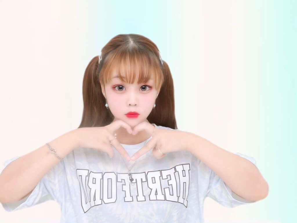 りな on LIPS 「オシャレしたいのに髪型が決まらない!そんな時に真似してみてね!..」(2枚目)