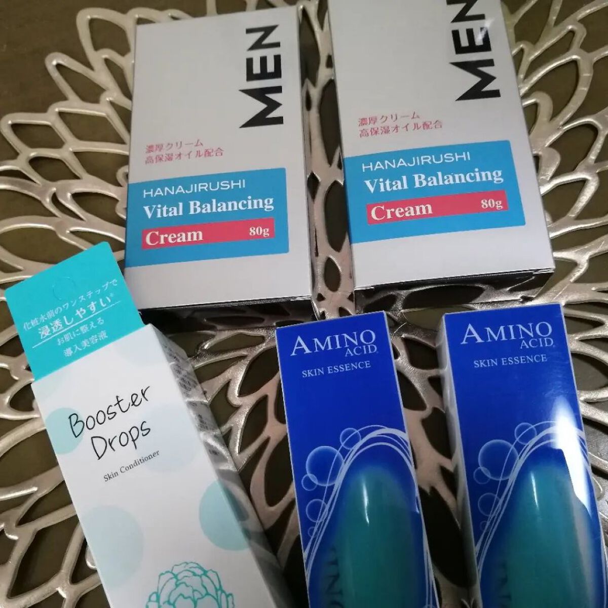 花印さんの楽天スーパーセールキャンペーンで、ブースター美容液を購入したらアミノ酸美容液とメンズ乳液をオマケで二個ずつ頂きました‼️

ブースターは洗顔後の肌に3プッシュした後に化粧水を付けるのですが、保水力が凄い‼️
夕方までもちもち肌が続