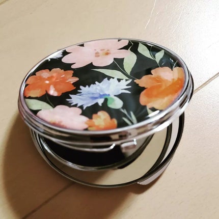 コンパクトミラー(メタリックフレームタイプ)/DAISO/その他化粧小物を使ったクチコミ(2枚目)
