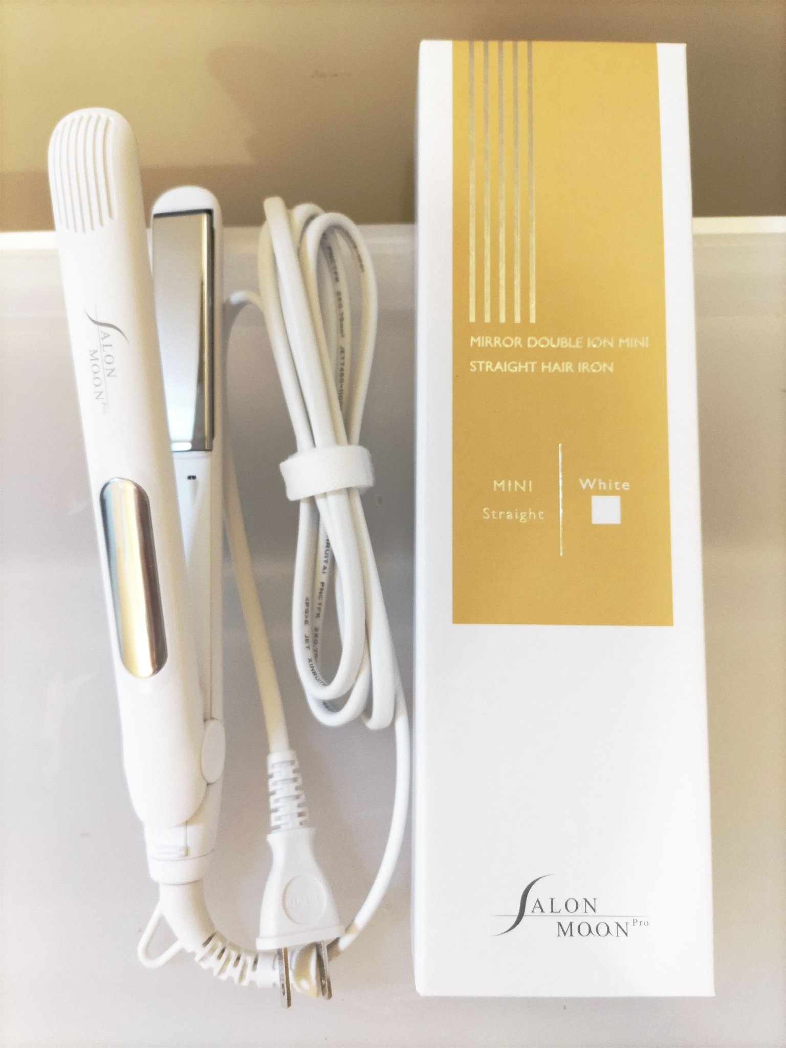 SALONMOON ミラーチタニウム ストレートヘアアイロン ミニSLM010のクチコミ「SALONMOONミラーチタニウム ストレートヘアアイロン ミニホワイト
前髪のうねりとクセが.....」（1枚目）