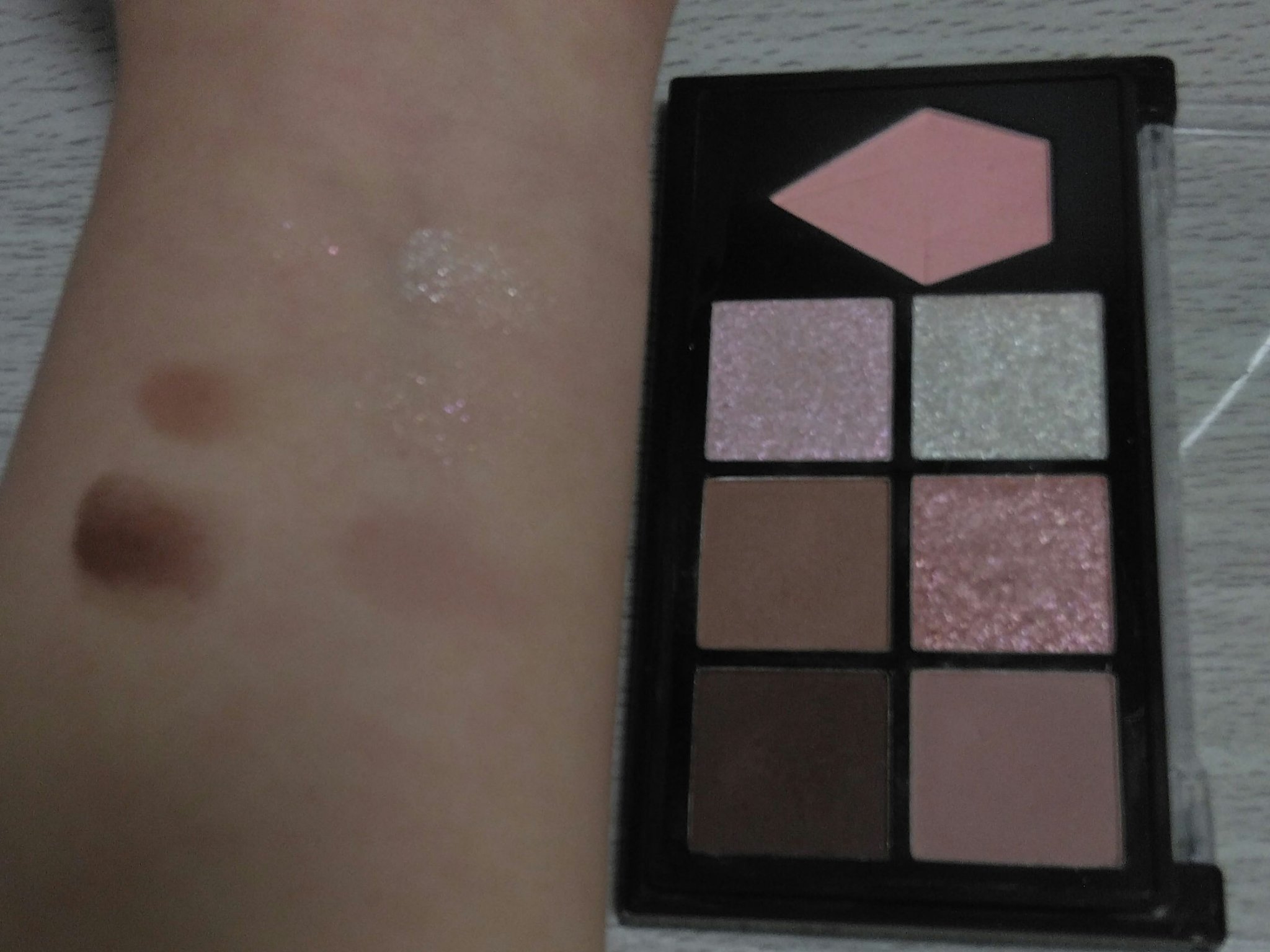 U R GLAM UGT マルチパーパスアイパレットのクチコミ「U R GLAM UGT マルチパーパスアイパレット 01

愛用してます。色がちゃんと可愛い.....」（3枚目）