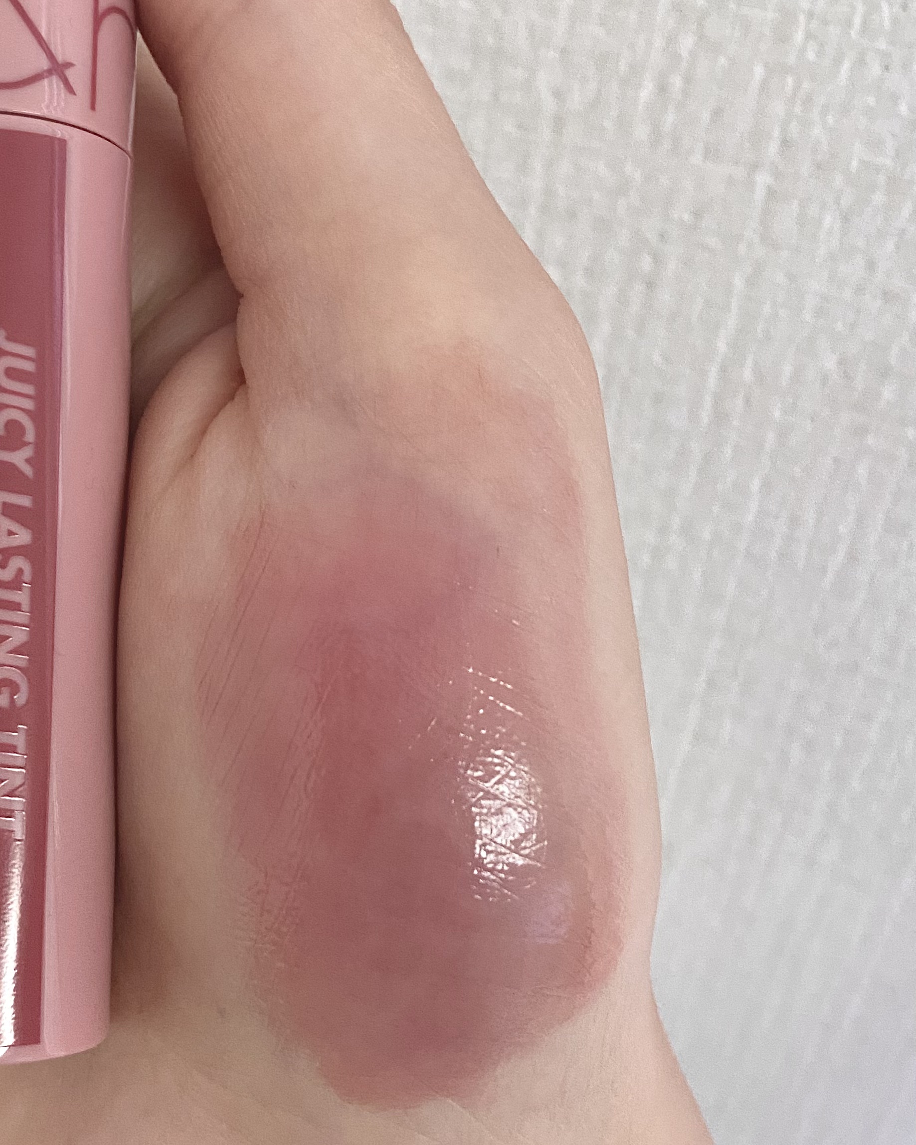 ジューシーラスティングティント/rom&nd/リップティントを使ったクチコミ（2枚目）