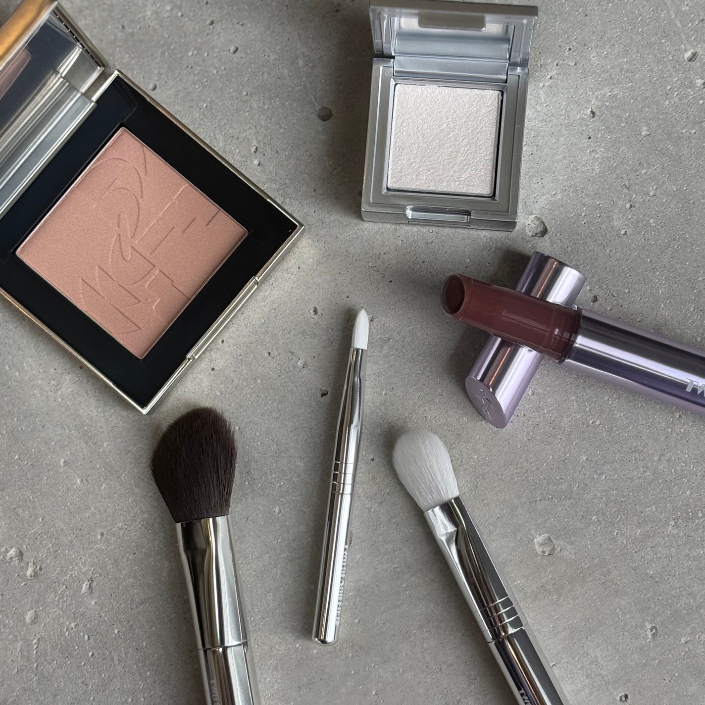 ストロビングフェイスキューブ/TWO SLASH FOUR/ハイライトを使ったクチコミ(2枚目)