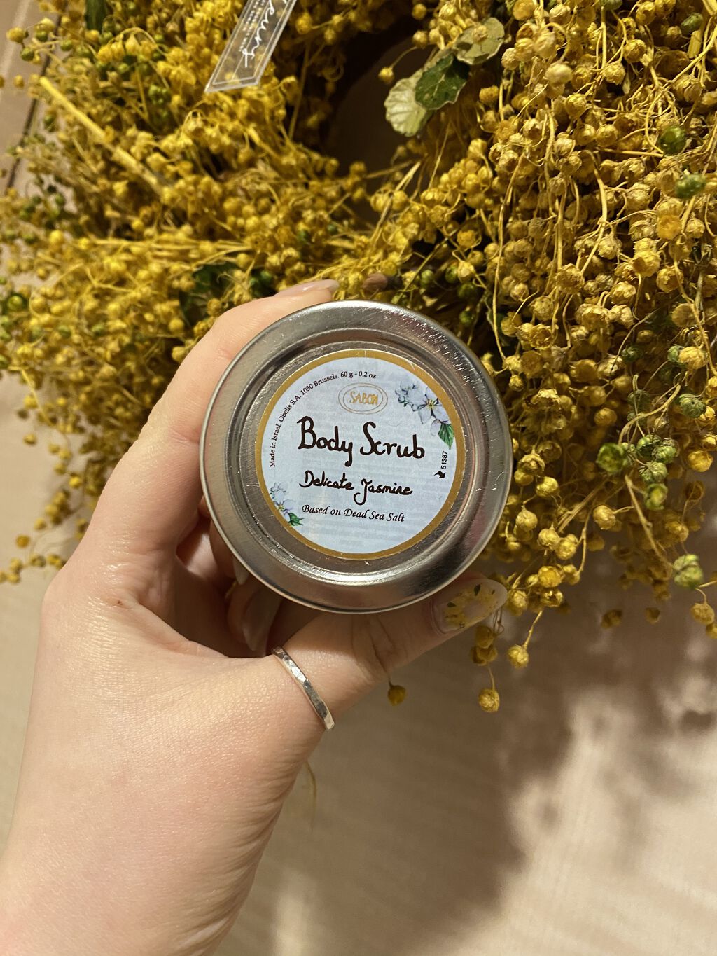 SABONボディスクラブ デリケート・ジャスミン

お誕生日に先輩からいただきました♡
スクラブはお尻専用にすることに❣️
週に2回、スクラブする事でお尻がツルツルになります！
スクラブした後は、ボディクリームで保湿！
もっと桃尻になれるよ