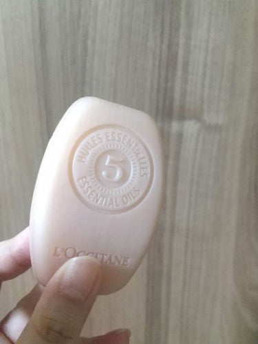 L'OCCITANE ファイブハーブス リペアリングソリッドシャンプー/コンディショナーのクチコミ「L'OCCITANEのオンラインで購入❤️
ファイブハーブス リペアリングのシリーズで
ソリッ.....」（2枚目）