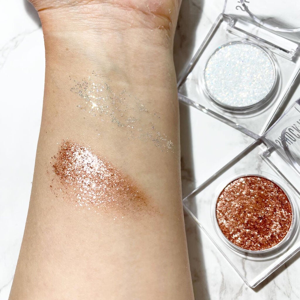 THE SHOCKING BEAM GLITTER/TONYMOLY/単色アイシャドウを使ったクチコミ(4枚目)