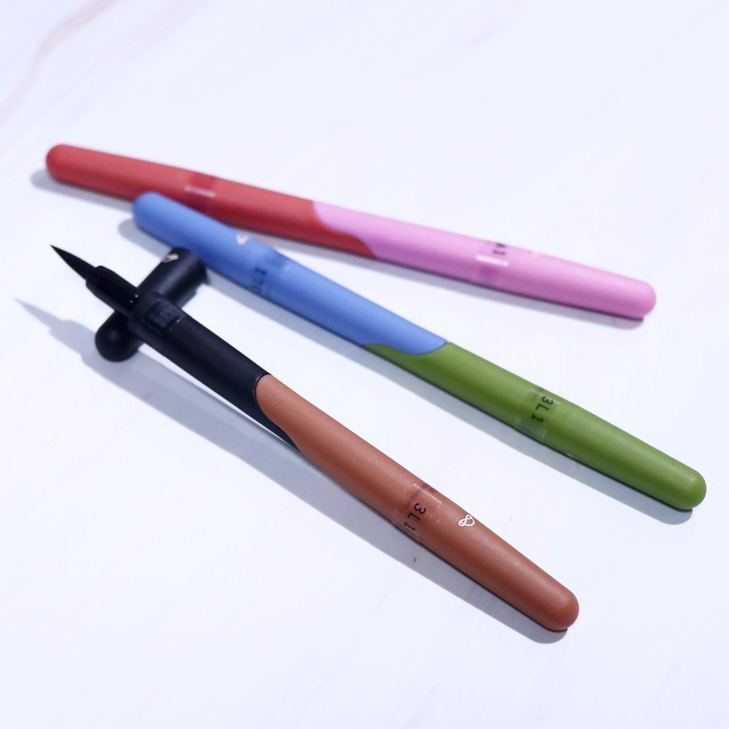 カラーシェイクライナー/C’est la pointe/リキッドアイライナーを使ったクチコミ(2枚目)