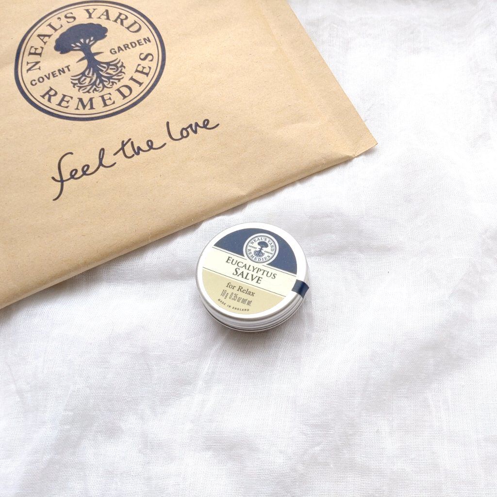 花粉や埃、マスクの季節に🌿ニールズヤードのユーカリバーム

ニールズヤードさんからこの季節に
ぴったりなアイテムをいただきました。

🌟ニールズヤード レメディーズ
ユーカリバーム

✅ユーカリの精油の香り
✅鼻の下などに塗布
✅10g