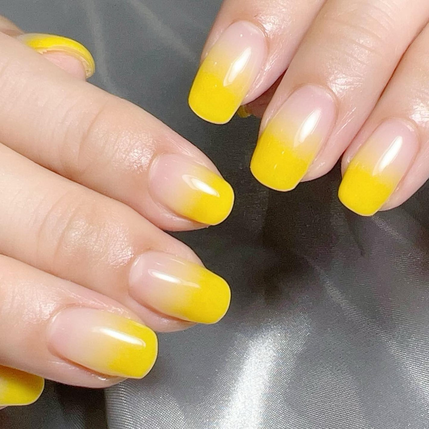 なかやまちえこ on LIPS 「きいろのぐらでーしょん💛⠀⠀#youtube⠀マットカラーのグ..」(1枚目)