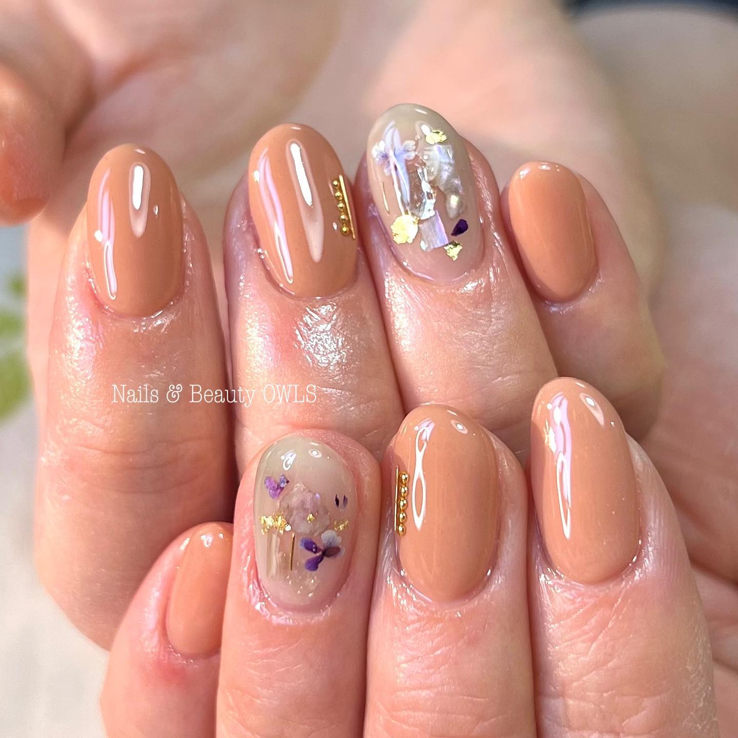 #カラフルネイル,#個性的ネイル,#個性派ネイル,#シンプルネイル,#押し花ネイル,#おしばなネイル,#ワンカラーネイル,#シェルネイル,#ベージュネイルのネイルデザイン
