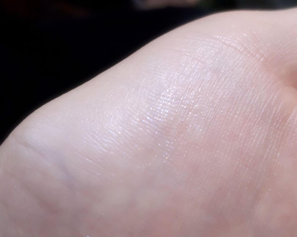 𝐴𝑙𝑖𝑐𝑒 on LIPS 「6月22日に限定で発売されてたものです❕kiss シアー グリ..」(2枚目)