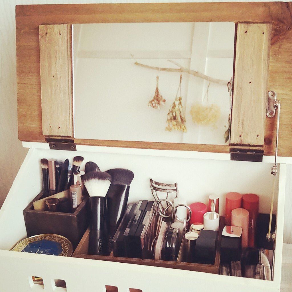 mizuma on LIPS 「#コスメ収納紹介します収納は過去記事でも投稿していますが、棚の..」(2枚目)