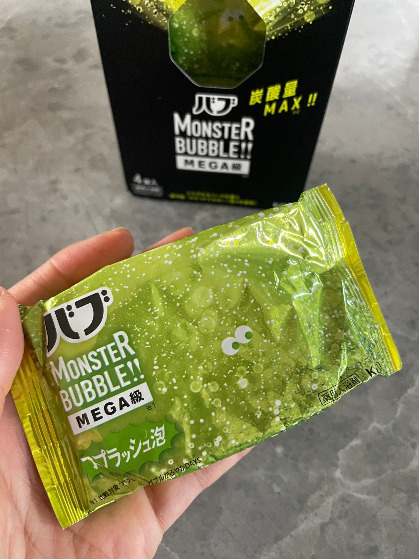 バブ モンスターバブルMEGA級 スプラッシュ泡 シトラススパークの香り/バブ/炭酸系入浴剤を使ったクチコミ(5枚目)