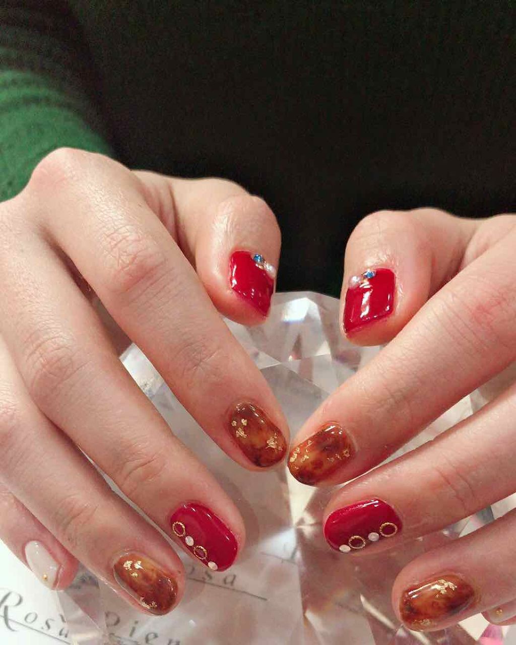 みれいゆ on LIPS 「秋ネイルの鉄板✩.*˚べっ甲✖️ボルドー❤大好きな組み合わせで..」(1枚目)