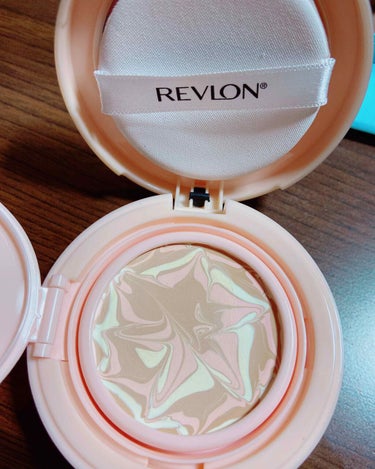 フォトレディ キャンディッド ウォーター エッセンス コンパクト ファンデーション/REVLON/クリーム・エマルジョンファンデーションを使ったクチコミ（2枚目）