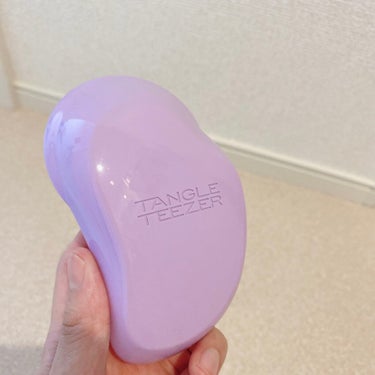 
TANGLE TEEZER　ザ・オリジナル ノーマル

半信半疑で使い始めたけど

これめちゃくちゃいい！！
朝起きた時と
お風呂の前と
乾かした後は
必ず使ってる🤣

最近またブリーチをして
髪の毛脱色して傷んだから

ほんとにこれには助けられてる🥺

他の種類も欲しいなあ🤔の画像 その0