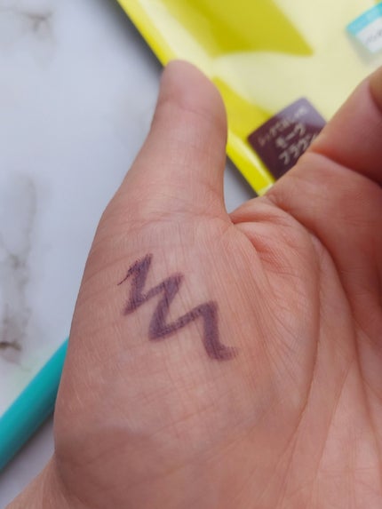 「密着アイライナー」クリームペンシル/デジャヴュ/ペンシルアイライナーを使ったクチコミ(4枚目)